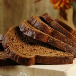 الخبز الأسود طريق الصحة والرشاقة و الكثير من الفوائد