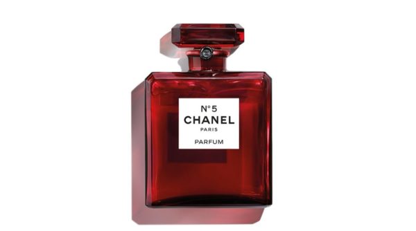 عطر N°5 من CHANEL الأحمر